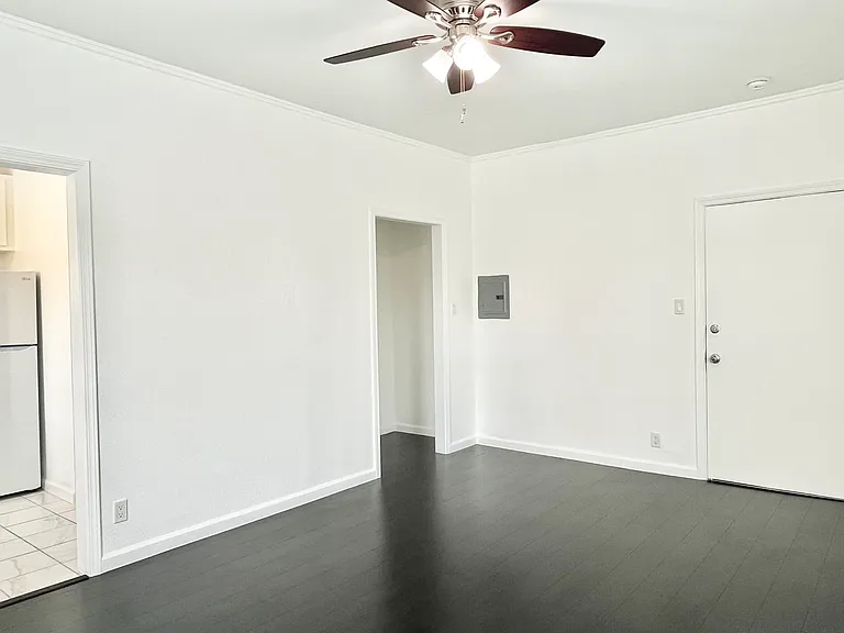 5136 Marathon St #209 — Photo 4
