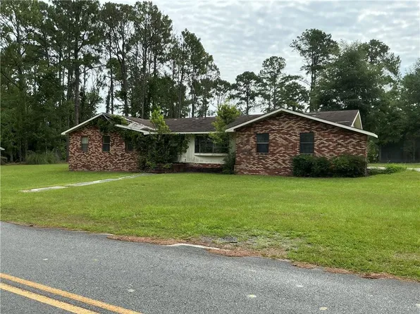 2608 Winchester Dr, Waycross, GA 31501