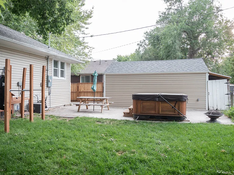 749 E Stratford Ave — Photo 10