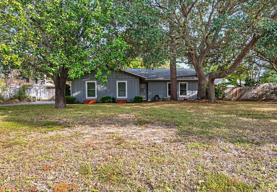 1st image of 1901 Palmetto Palm Cir