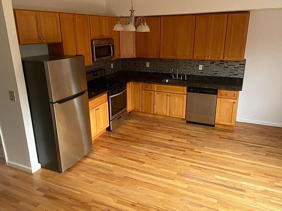 4th image of 211 Benziger Ave