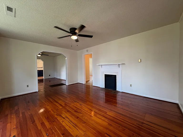 19 Oak St NE — Photo 5