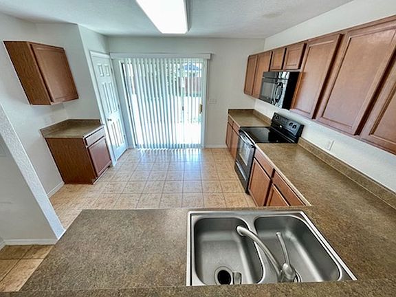 5th image of 9006 Oakwood Park