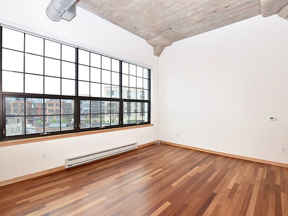 5th image of 311 E Erie St