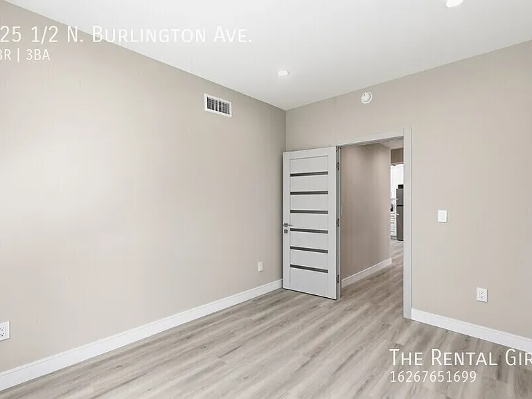 225 1/2 N Burlington Ave — Photo 16