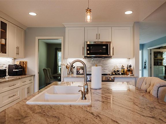 5th image of 9600 AMBLESIDE DRIVE