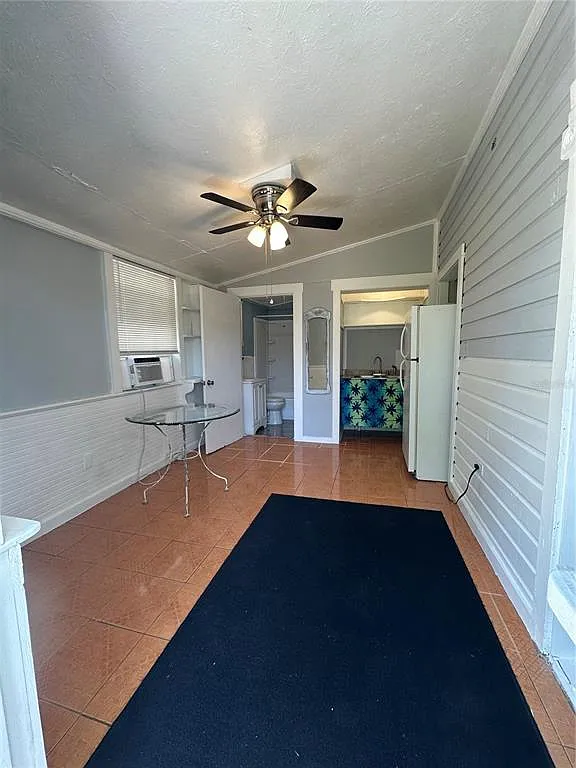 1 bed, 1.0 bath, 302 sqft, $1,400 — Photo 1
