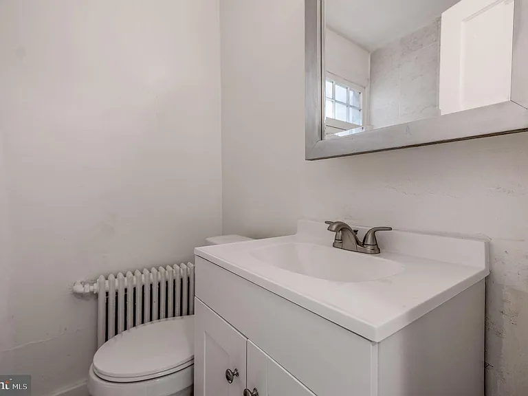 2538 9th St NW #B — Photo 10