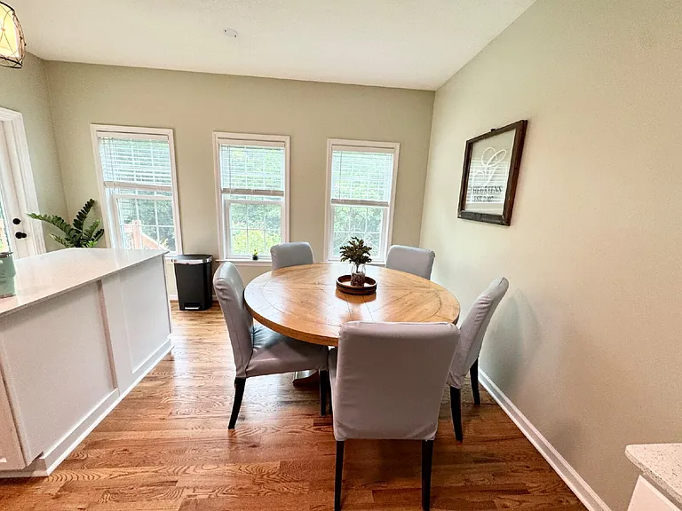 214 Providence Ct — Photo 6