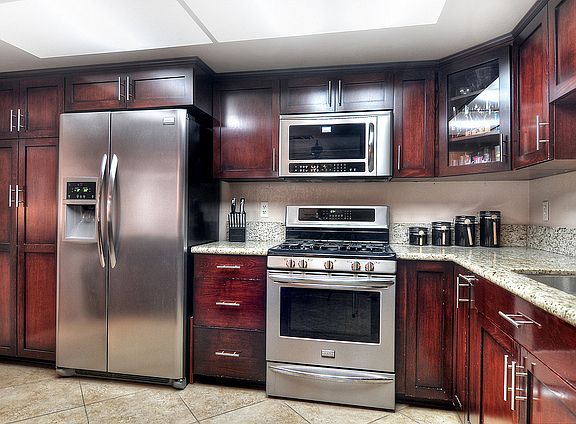 3rd image of 1056 N La Breda St