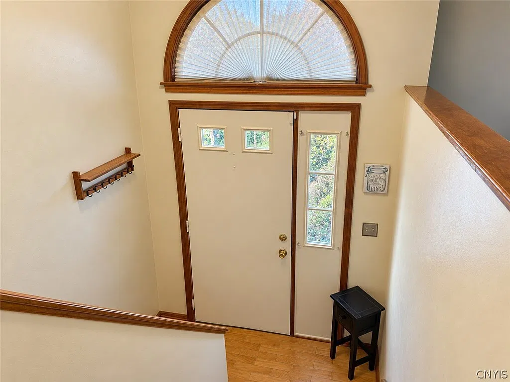 3 bed, 2.5 bath, 1812 sqft, $2,800 — Photo 3