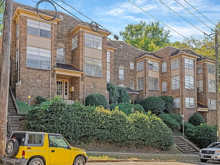 Oakmont Apartments — Photo 16