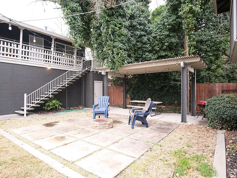 424 Sycamore Ave — Photo 2