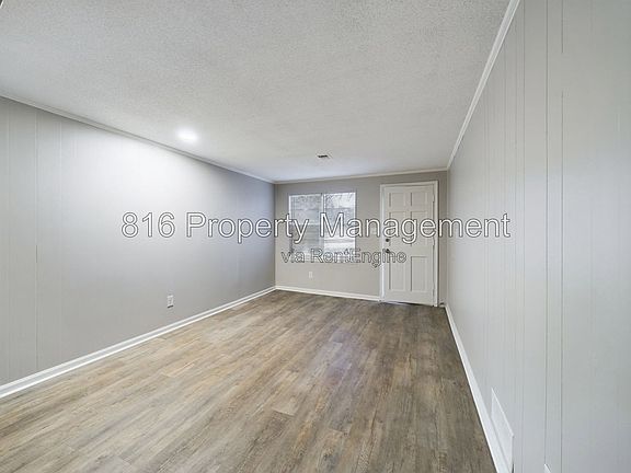 2nd image of 6 S Hawthorne Pl