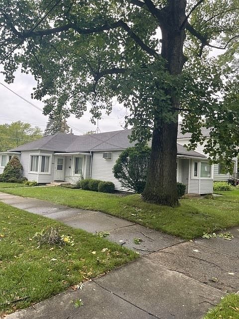 2nd image of 1100 Hickory St