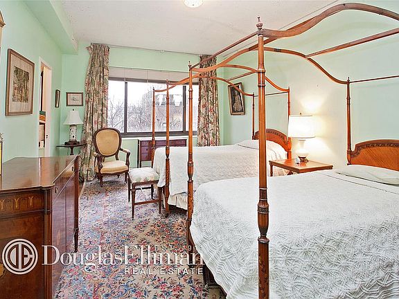 2nd image of 25 E 83rd St #8CD