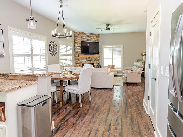 122 Timberland Dr — Photo 4