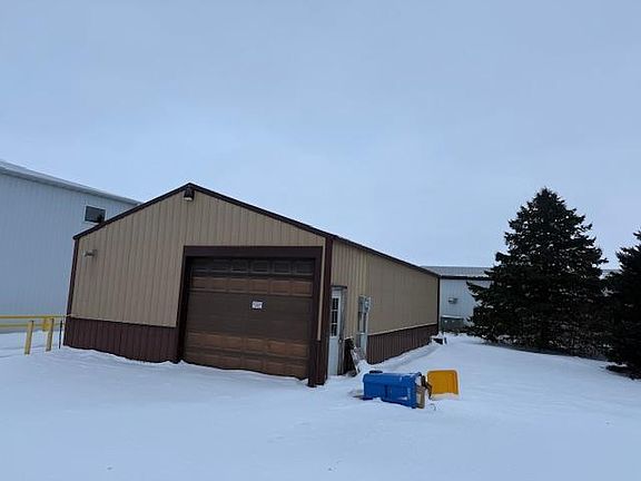 3rd image of 431 Highway Ave S