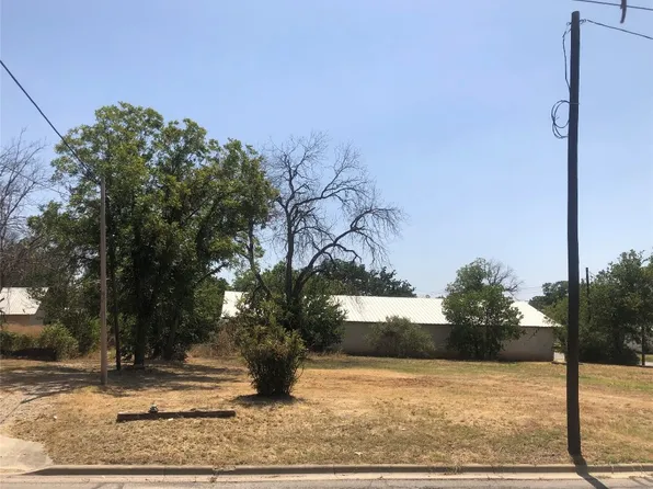 805 3rd St, Brownwood, TX 76801