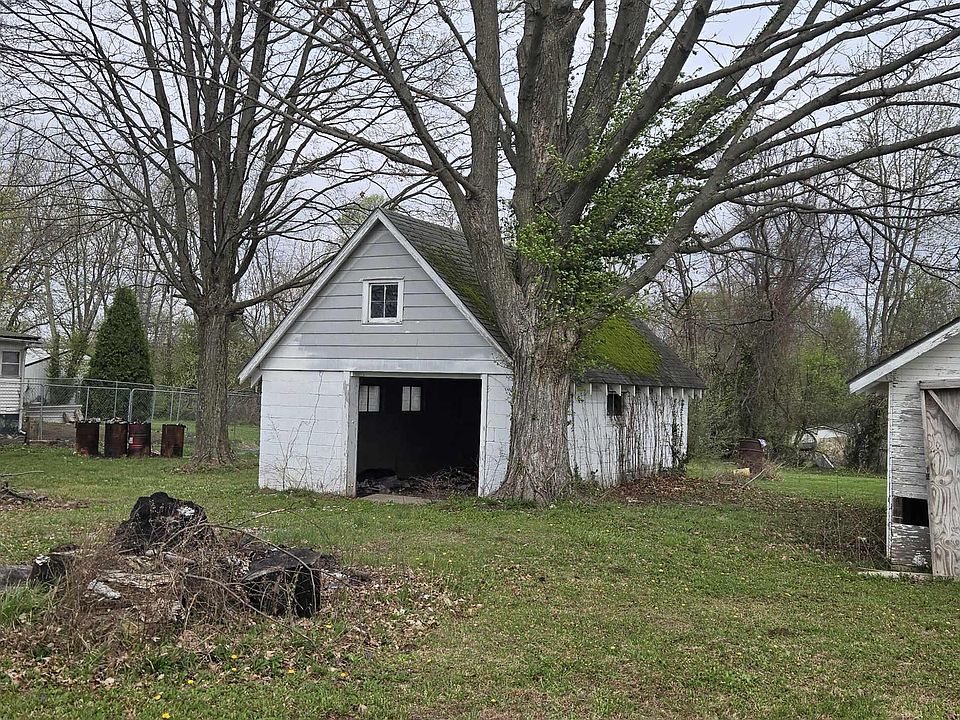 2nd image of 1821 1st Ave