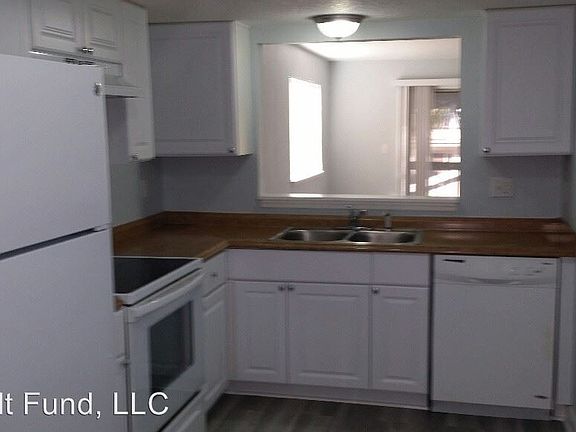 4th image of 6332 Newtown Cir APT B1