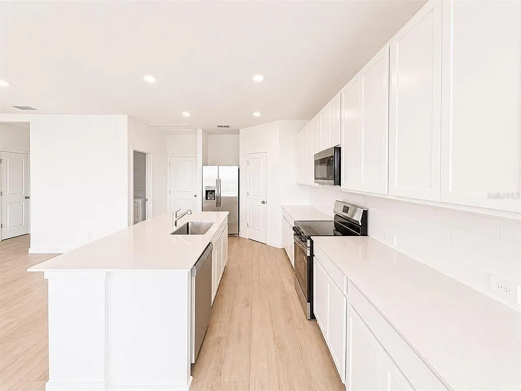 3 bed, 2.0 bath, 1580 sqft, $2,200 — Photo 4
