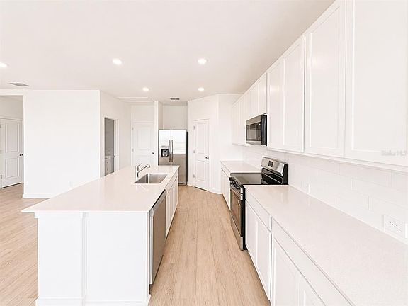 4th image of 644 Ruth Ave