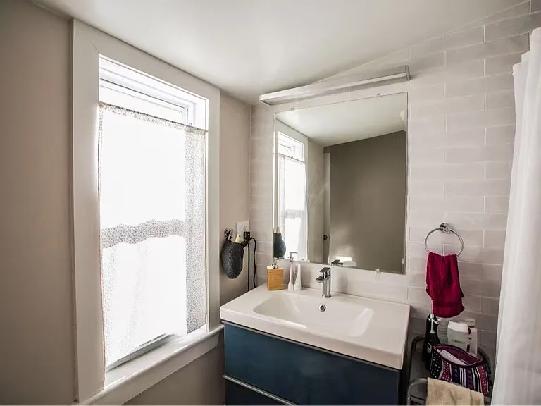 4 Falkland St #2 — Photo 16