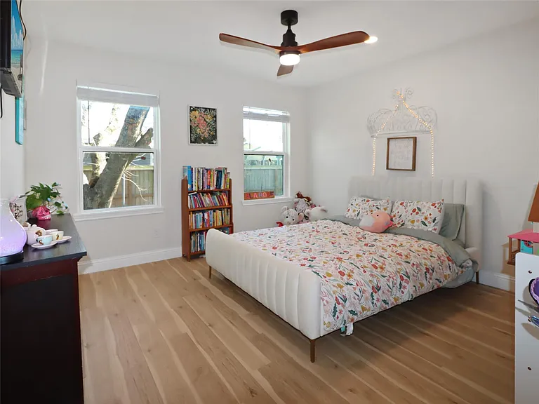 4219 Frost St — Photo 14