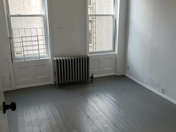 4th image of 256 7th Ave Floor 3