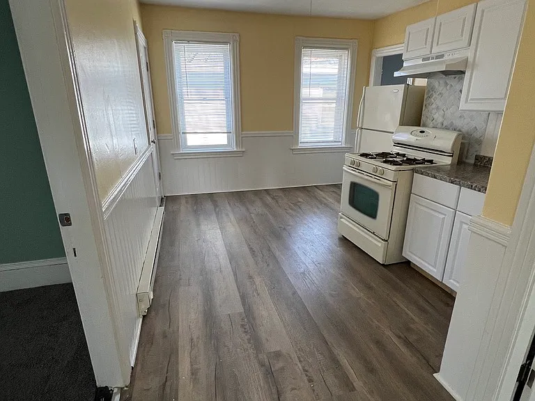 139 W Main St #B — Photo 5