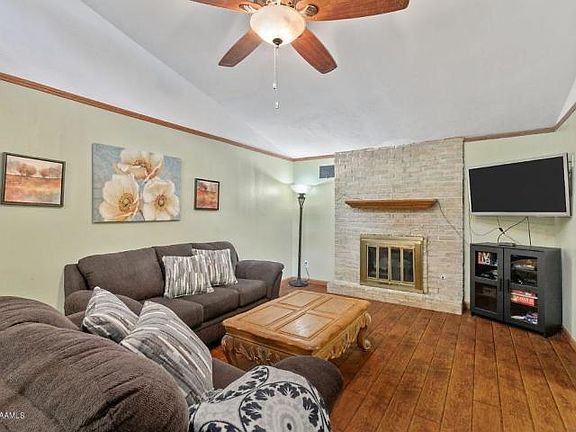 3rd image of 2710 Shasta Cir