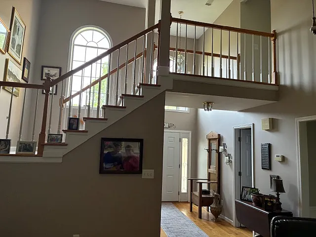 stairway to upstairs bed and bath