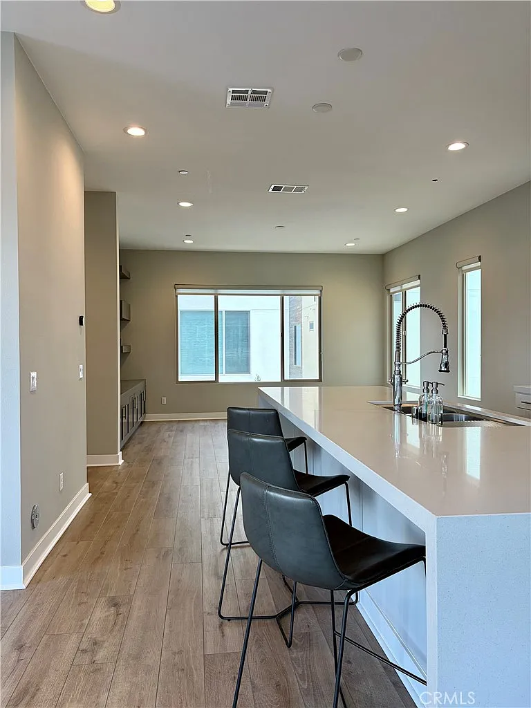4 bed, 3.5 bath, 2229 sqft, $8,000 — Photo 3