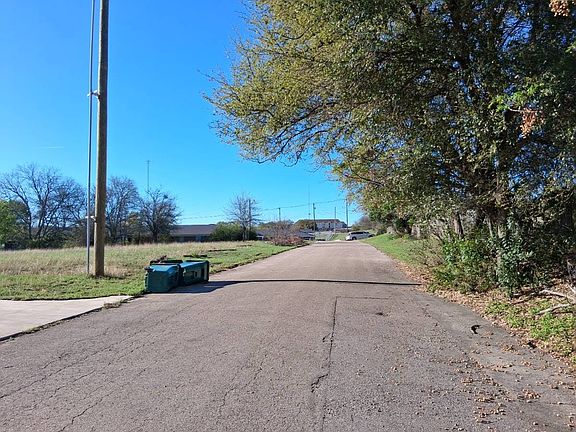 5th image of 907 Margaret Ann St