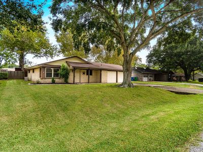 10 N Kaysie St, Angleton, TX, 77515