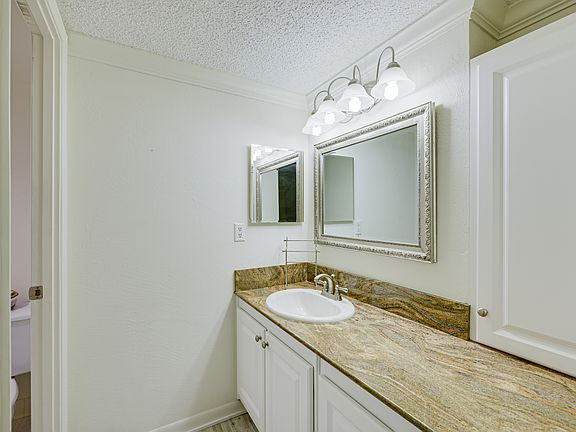 OCEANS 2 CONDOMINIUMS_1806_INTERIOR + AMENITIES-4_05302023