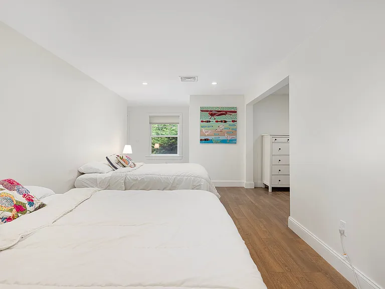 21 Ocean Heights Rd — Photo 2