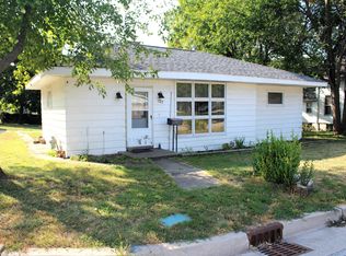 727 N Grant St, Clinton, IL 61727