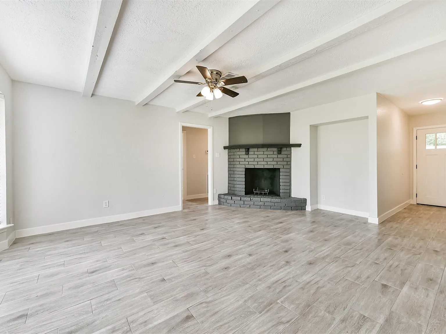 3 bed, 2.0 bath, 1220 sqft, $1,950 — Photo 4