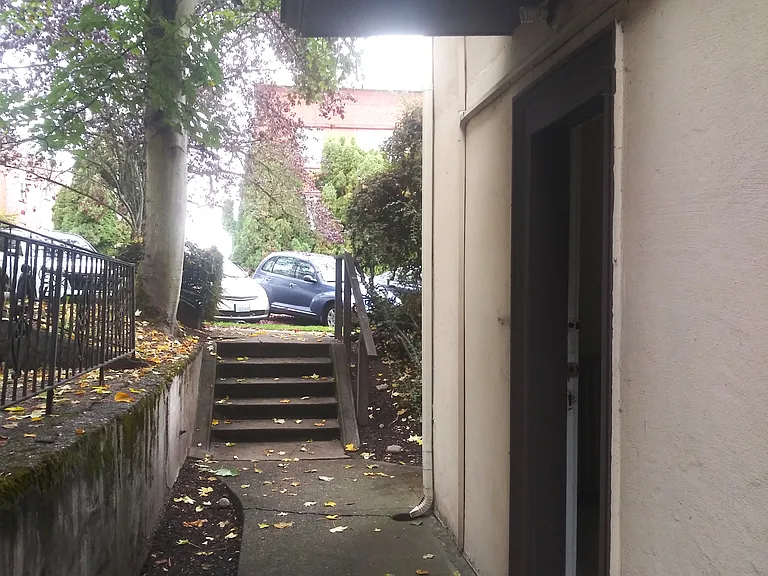 208 N Tacoma Ave #C — Photo 2