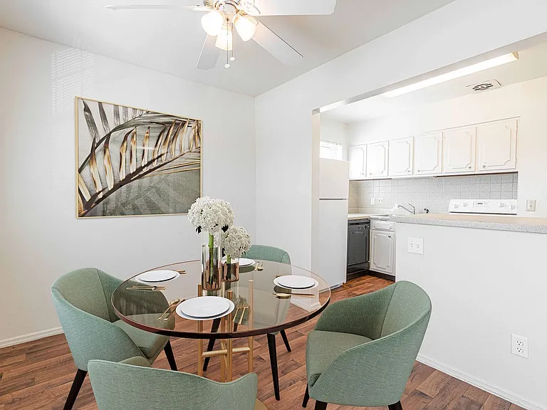 Brentwood Place — Photo 5