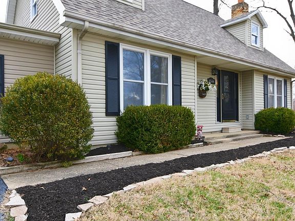 2nd image of 1544 E Degonia Rd