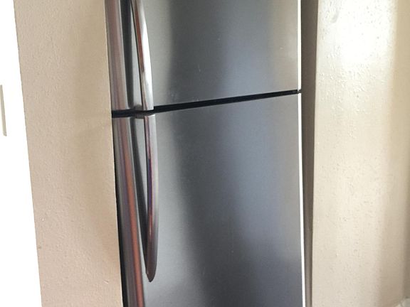 Stainless steel refrigerator with ice maker 