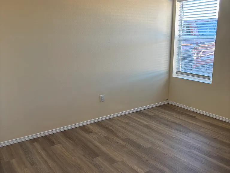 300 Geraldine Loop SE #A — Photo 6