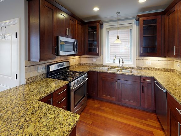 3rd image of 4750 N Hermitage Ave APT 2
