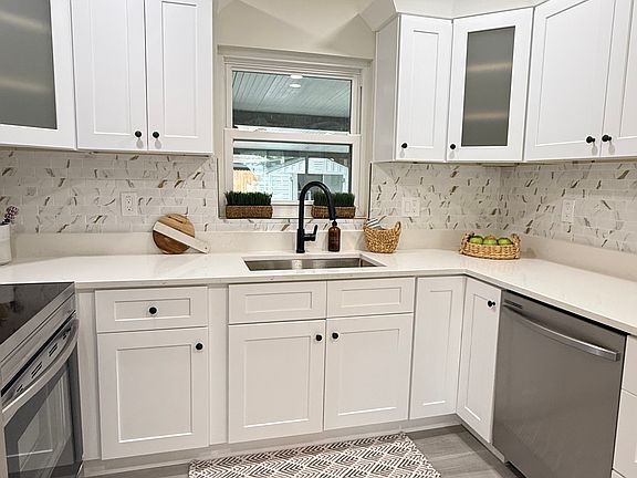 5th image of 4021 W Cass St #1