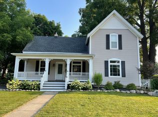 73 E Burdick St, Oxford, MI 48371