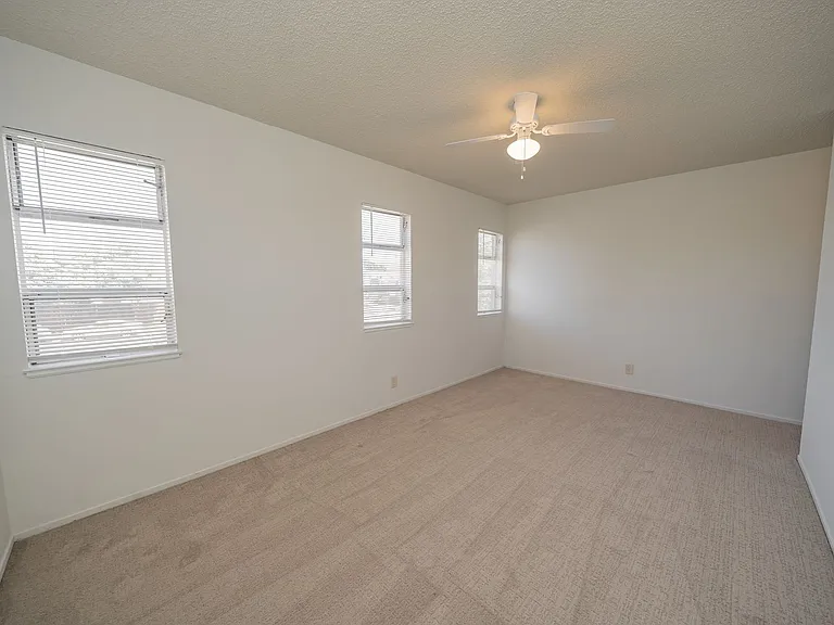 1467 Russell Street — Photo 8