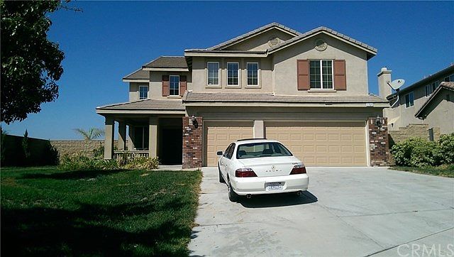 Beautiful curb appeal on cul-de-sac location.